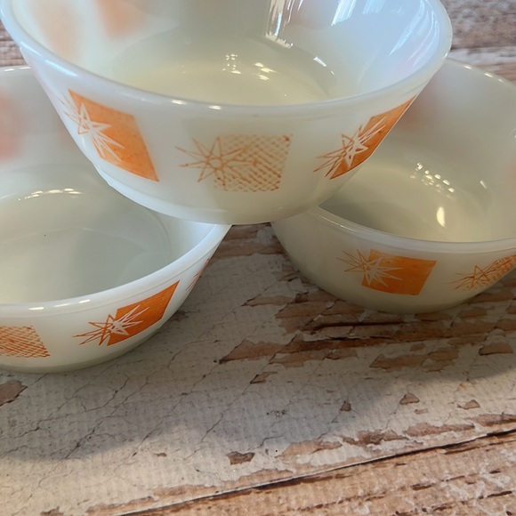 Fire King Bowl Set - Picture 4 of 6